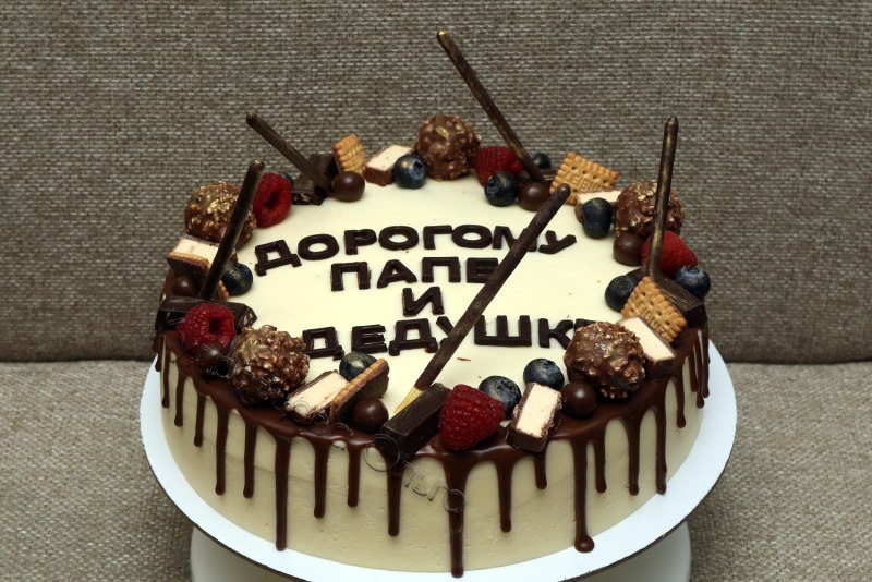 Украшение торта в форме сердца