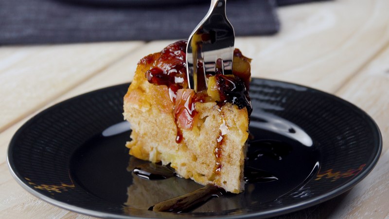 Шарлотка в кастрюле