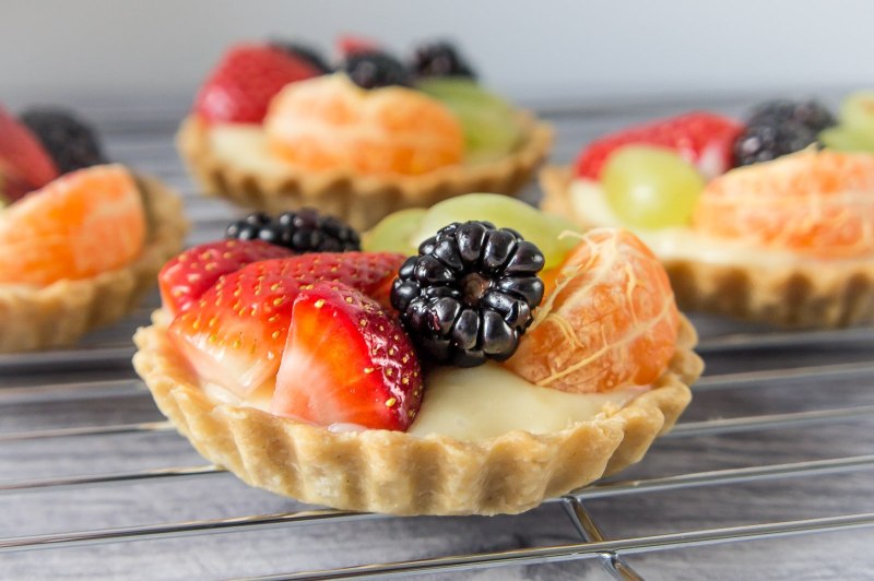 Песочная корзинка с фруктами