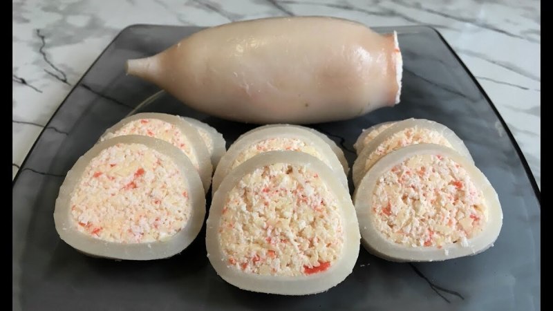 Закуска кальмар фаршированный крабовыми палочками