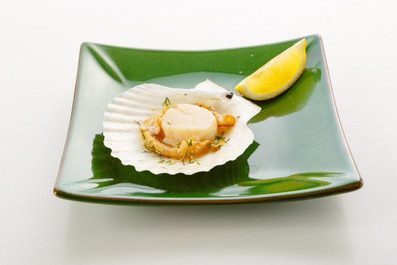 Морские гребешки с шафрановым соусом