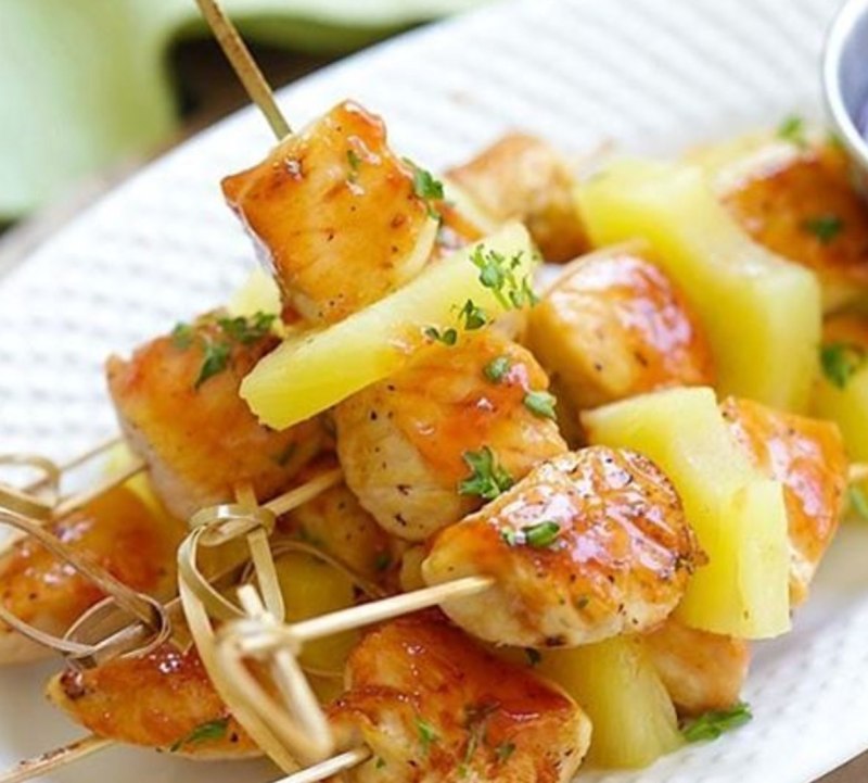 Шпажки с ананасом